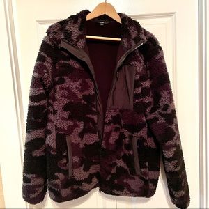 Uniqlo Mens Camo Print Sherpa Jacket Large Black Grey Very Warm Winter